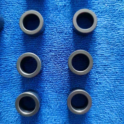 Manchon de palier coulissant en carbure de silicium personnalisé pour systèmes de pompes industrielles, applications à haute température et à fortes contraintes
